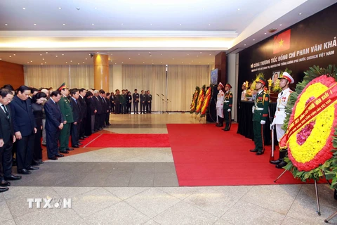 Các lãnh đạo, nguyên lãnh đạo Đảng, Nhà nước dự Lễ truy điệu nguyên Thủ tướng Phan Văn Khải. (Ảnh: TTXVN)