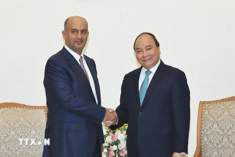 Thủ tướng Nguyễn Xuân Phúc tiếp Bộ trưởng Thương mại và Công nghiệp Oman Ali bin Masoud Al Sunaidy. (Ảnh: Thống Nhất/TTXVN)