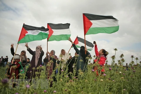 Người biểu tình tham gia buổi cầu nguyện ngày Thứ sáu tại Dải Gaza ngày 30/3. (Nguồn: AFP/TTXVN)