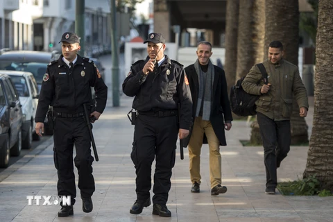 Cảnh sát Maroc tuần tra trên phố ở Rabat. (Nguồn: AFP/TTXVN)