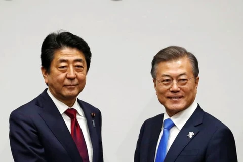 Thủ tướng Shinzo Abe và Tổng thống Hàn Quốc Moon Jae-in. (Nguồn: Reuters)