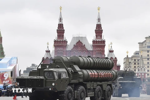 Hệ thống tên lửa S-400 tham gia diễu binh nhân lễ kỷ niệm Ngày Chiến thắng ở Moskva (Nga). (Nguồn: AFP/TTXVN)