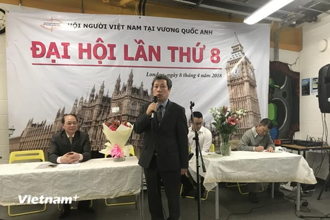 Đại sứ Việt Nam tại Vương quốc Anh Trần Ngọc An phát biểu tại Đại hội người Việt Nam tại Vương quốc Anh tại London ngày 8/4. (Ảnh: Diễm Quỳnh/Vietnam+)