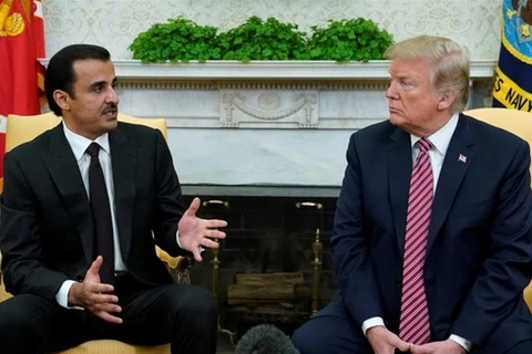 Tổng thống Mỹ Donald Trump tiếp Quốc vương Qatar Tamim bin Hamad Al-Thani tại Nhà Trắng. (Nguồn: Reuters)