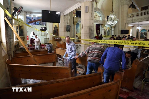 Hiện trường vụ đánh bom tại nhà thờ ở Tanta. (Nguoonf: AFP/TTXVN)