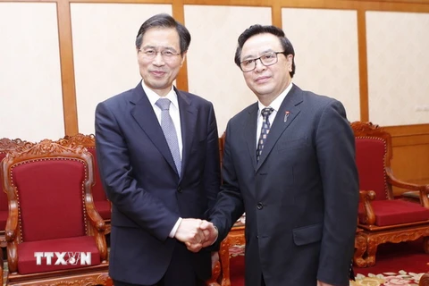 Trưởng Ban Đối ngoại Trung ương Hoàng Bình Quân tiếp Tổng Thư ký ICAPP Park Ro-byug. (Ảnh: Lâm Khánh/TTXVN)