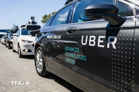 Các mẫu xe ôtô tự lái của Uber được trưng bày tại Pittsburgh, Pennsylvania, Mỹ. (nguồn: AFP/TTXVN)