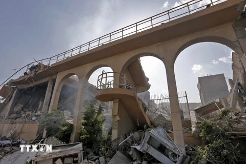 Cảnh đổ nát tại tòa nhà của Trung tâm nghiên cứu khoa học Syria ở quận Barzeh, phía Bắc Damascus. (Nguồn: AFP/TTXVN)