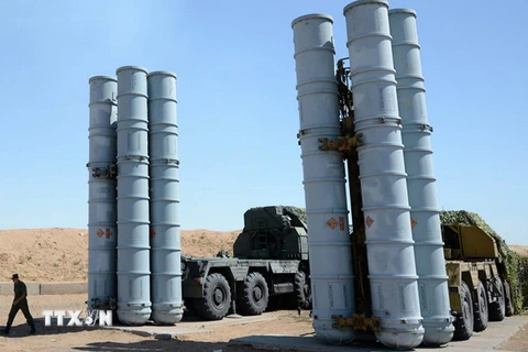 Hệ thống phòng thủ tên lửa S-300 của Nga. (Nguồn: AP/TTXVN)