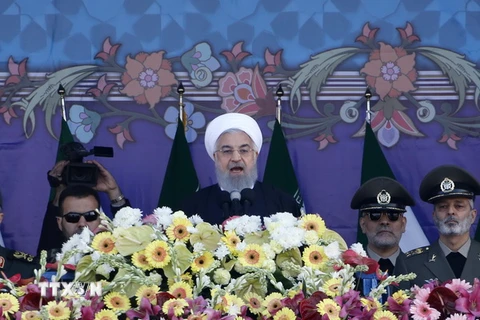 Tổng thống Iran Hassan Rouhani phát biểu nhân kỷ niệm Ngày Quân đội Iran tại Tehran ngày 18/4. (Nguồn: AFP/TTXVN)