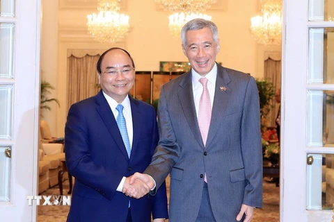 Thủ tướng Nguyễn Xuân Phúc và Thủ tướng Singapore Lý Hiển Long tại hội đàm.( Ảnh: Thống Nhất/TTXVN)