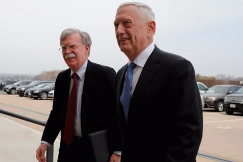 Bộ trưởng Quốc phòng Mỹ James Mattis (phải) và tân Cố vấn An ninh quốc gia của Nhà Trắng John Bolton đến dự một cuộc họp tại Lầu Năm Góc ngày 29/3. (Nguồn: Reuters)