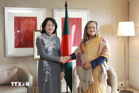 Phó Chủ tịch nước Đặng Thị Ngọc Thịnh gặp song phương Thủ tướng Bangladesh Sheikh Hasina. (Ảnh: Quang Hải/TTXVN)