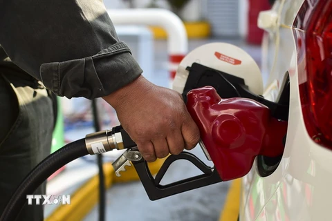 Một trạm bán xăng dầu ở thủ đô Mexico City, Mexico. (Nguồn: AFP/TTXVN)