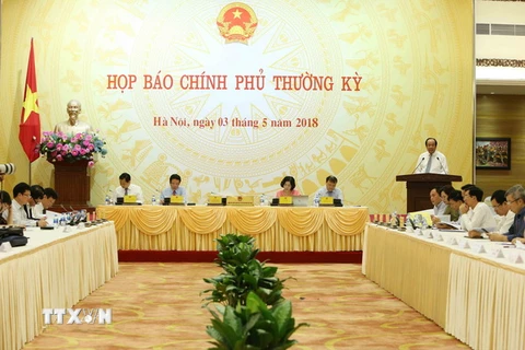 Bộ trưởng, Chủ nhiệm Văn phòng Chính phủ Mai Tiến Dũng trả lời câu hỏi của phóng viên. (Ảnh: Dương Giang/TTXVN)