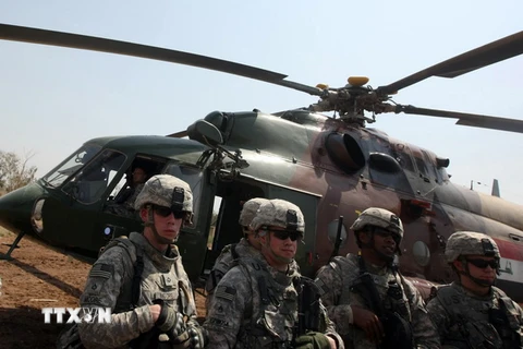 Binh sỹ Mỹ tham gia huấn luyện cho quân đội Iraq. (Nguồn: AFP/TTXVN)