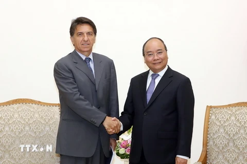 Thủ tướng Nguyễn Xuân Phúc tiếp Đại sứ Hy Lạp Ioannis E. Raptakis đến chào xã giao. (Ảnh: Thống Nhất/TTXVN)