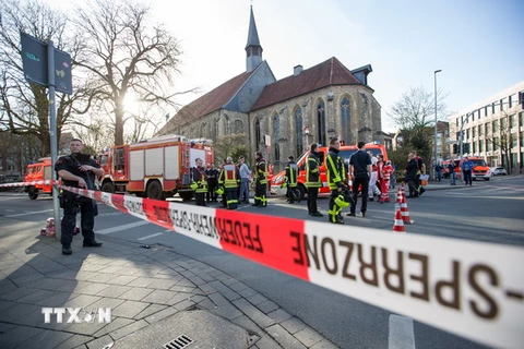 Cảnh sát phong tỏa hiện trường một vụ lao xe vào đám đông ở Münster, Đức. (Nguồn: AFP/TTXVN)