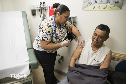 Bệnh nhân được điều trị tại trung tâm y tế Esperanza ở Philadelphia, Mỹ. (Nguồn: AFP/TTXVN)