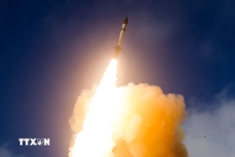 Tên lửa đánh chặn SM-3 Block IIA được phóng thử từ California, Mỹ. (Nguồn: Missile Defense Agency/TTXVN)