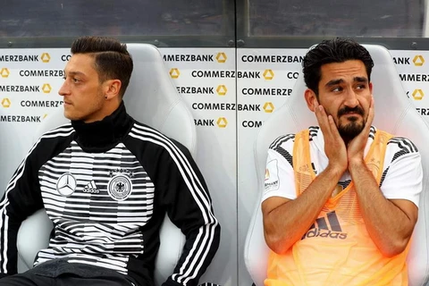Hai cầu thủ Mesut Oezil (trái) và Ilkay Guendogan. (Nguồn: Getty Images)