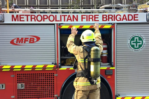 Nhân viên cứu hỏa phong tỏa hiện trường. (Nguồn: theage.com.au)