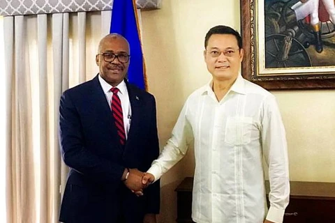 Thủ tướng Haiti Jack Guy Lafontant tiếp Đại sứ Nguyên Trung Thành. (Ảnh do Đại sứ quán Việt Nam tại Haiti cung cấp)