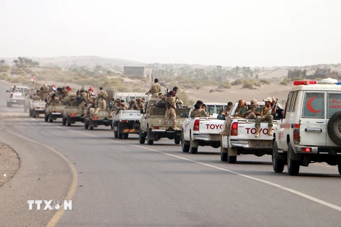 Các lực lượng Chính phủ Yemen tiến vào vùng ngoại ô thành phố Hodeidah. (Nguồn: EPA-EFE/TTXVN)