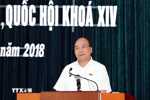 Thủ tướng Nguyễn Xuân Phúc phát biểu tại buổi tiếp xúc cử tri huyện Tiên Lãng (Hải Phòng). (Ảnh: Thống Nhất/TTXVN)