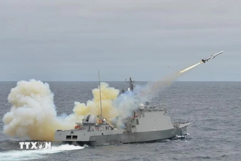 Tên lửa được phóng từ tàu hải quân Hàn Quốc. (Nguồn: AFP/TTXVN)