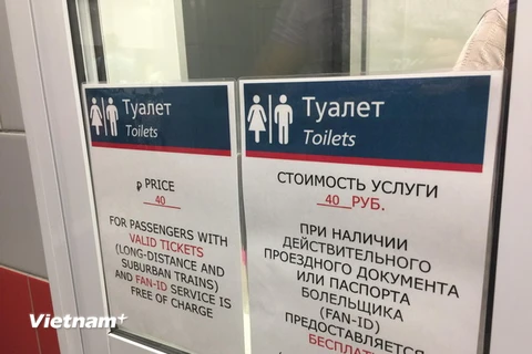 Bảng giá vệ sinh công cộng ở Nga. (Ảnh: Trần Giáp-Dương Trí/Vietnam+)