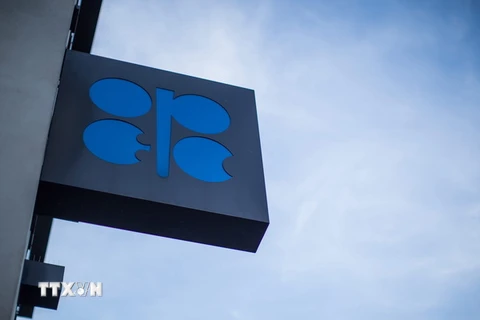 Logo của OPEC bên ngoài trụ sở tổ chức ở Vienna, Áo. (Nguồn: EFE-EPA/TTXVN)