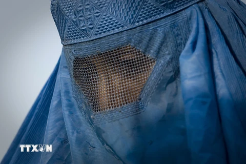 Phụ nữ mặc trang phục burqa tại Kabul, Afghanistan. (Nguồn: AFP/TTXVN)