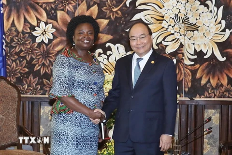 Thủ tướng Nguyễn Xuân Phúc tiếp bà Victoria Kwakwa, Phó Chủ tịch Ngân hàng Thế giới (WB) phụ trách khu vực Đông Á-Thái Bình Dương. (Ảnh: Thống Nhất/TTXVN)