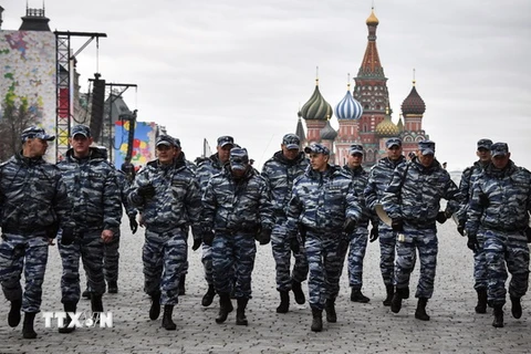 Cảnh sát Nga tuần tra tại Moskva. (Nguồn: AFP/TTXVN)