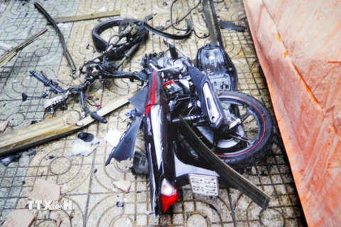 Hiện trường vụ nổ tại trụ sở Công an Phường 12 quận Tân Bình ngày 20/6. (Ảnh: Thành Chung/TTXVN)