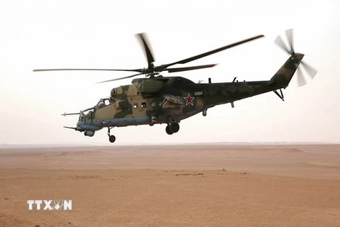 Trực thăng quân sự Nga làm nhiệm vụ tại Deir Ezzor, Syria. (Nguồn: AFP/TTXVN)