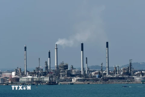 Cơ sở khai thác dầu trên đảo Bukom, ngoài khơi Singapore. (Nguồn: AFP/TTXVN)