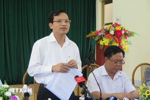 Ông Mai Văn Trinh, Cục trưởng Cục Quản lý chất lượng, Bộ Giáo dục và Đào tạo, thông tin về sai phạm trong kết quả thi THPT Quốc gia tại Sơn La. (Ảnh: Hữu Quyết/TTXVN)