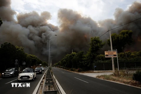 Khói bốc lên trong thảm họa cháy rừng tại Penteli, Hy Lạp. (Nguồn: EFE-EPA/TTXVN)