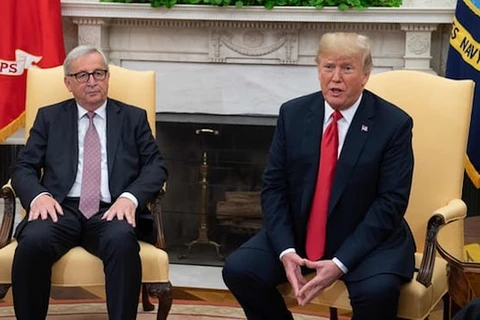 Tổng thống Mỹ Donald Trump với Chủ tịch Ủy ban châu Âu Jean-Claude Juncker tại Nhà Trắng. (Nguồn: AFP)