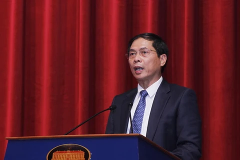 Thứ trưởng Thường trực Bộ Ngoại giao Bùi Thanh Sơn phát biểu kết luận hội nghị. (Ảnh: Lâm Khánh/TTXVN)