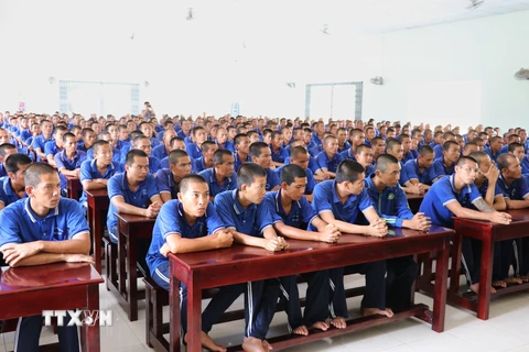 Toàn cảnh buổi làm việc với các học viên Cơ sở cai nghiện ma túy tỉnh Tiền Giang. (Ảnh: Nam Thái/TTXVN)
