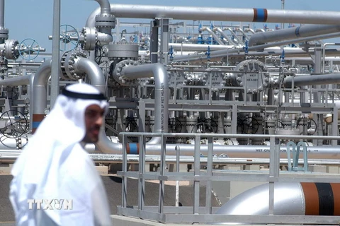 Một cơ sở khai thác dầu ở Al-Rawdhatain, Kuwait. (Nguồn: AFP/TTXVN)