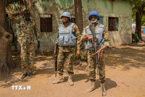Binh sỹ thuộc UNMISS làm nhiệm vụ tại Leer, Nam Sudan. (Nguồn: AFP/TTXVN)