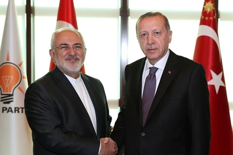 Ngoại trưởng Iran Mohammad Javad Zarif và Tổng thống Thổ Nhĩ Kỳ Recep Tayyip Erdogan. (Nguồn: Reuters)