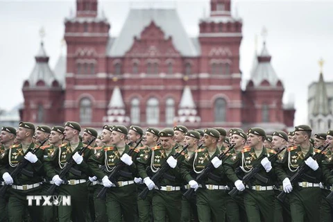 Binh sỹ Nga tại lễ duyệt binh kỷ niệm Ngày Chiến thắng ở Moskva. (Nguồn: AFP/TTXVN)