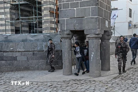 Cảnh sát Thổ Nhĩ Kỳ tuần tra tại tỉnh Diyarbakir. (Nguồn: AFP/TTXVN)
