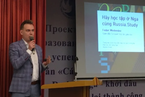 Giám đốc Cơ quan hợp tác giáo dục Nga Fedor Medvedev giới thiệu về các cơ hội học tập tại Nga. (Nguồn: dangcongsan.vn)