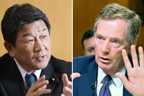 Bộ trưởng tái thiết kinh tế Nhật Bản Toshimitsu Motegi (trái) và Đại diện Thương mại Mỹ Robert Lighthizer. (Nguồn: Reuters)